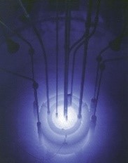 Plus vite que la lumière : neutrinos et gammas, quand la lumière bleue trahit l'invisible